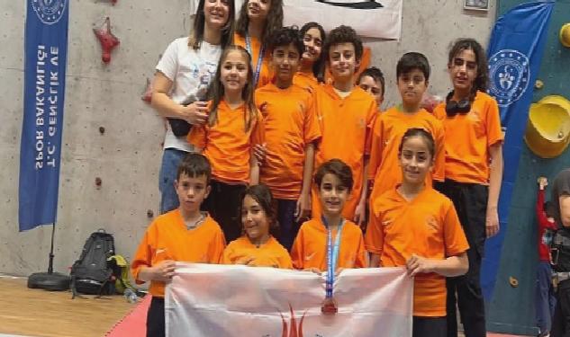 Nevşehir Belediyesi Gençlik ve Spor Kulübü sporcuları, katıldıkları Spor Tırmanış Küçükler C-D-E (Lider) Türkiye Şampiyonası’ndan iki Türkiye ikinciliği derecesi ile döndü