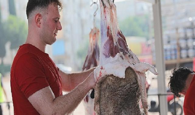 Antalya Büyükşehir Belediyesi, bu yıl da Kurban Bayramı nedeniyle ücretsiz kurban kesim hizmeti verecek.