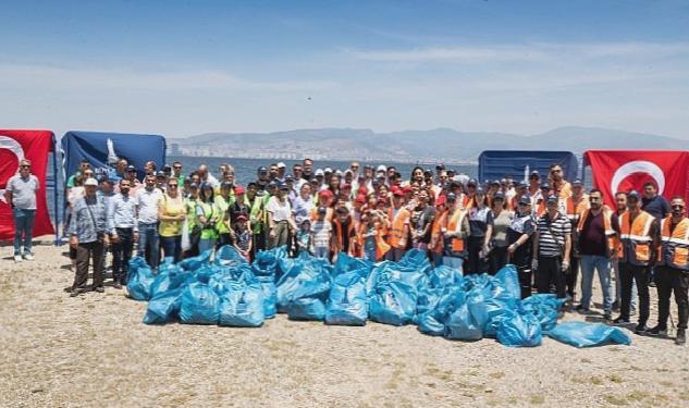 Başkan Soyer daha temiz bir İzmir için çocuklar ve gönüllülerle atık topladı “Doğamıza sahip çıkmak, farkındalık yaratmak için bu çalışmayı yapıyoruz”