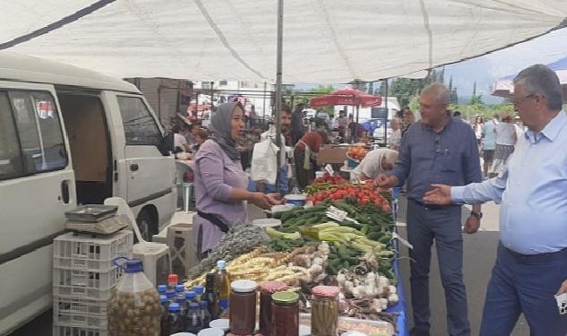 Başkan Topaloğlu pazar esnafını ziyaret etti