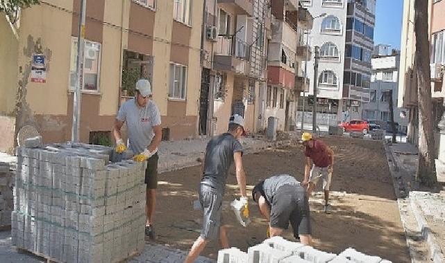 Edremit’te sokaklar parke taşlar ile örülüyor