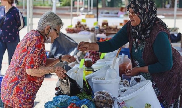 Karşıyaka’da atalık tohumların mahsulleri tezgahları süsledi