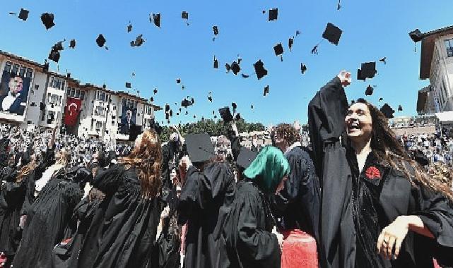 Koç Üniversitesi 29’uncu Dönem Mezunlarını Verdi