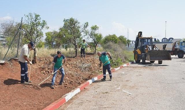 Mersin Yenişehir Belediyesi park ve yeşil alanlarda çalışmalarını sürdürüyor