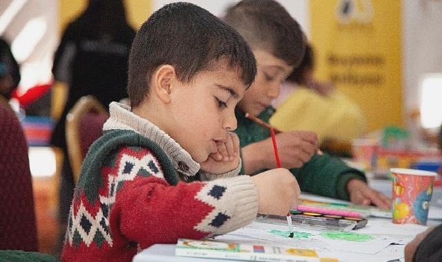 Adel Kalemcilik, okula dönüş döneminde de deprem bölgesindeki çocukların yanında olacak.