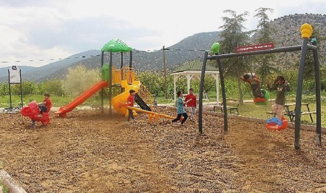 Antalya Büyükşehir ilçelerde çocuklar için oyun parkı yaptı