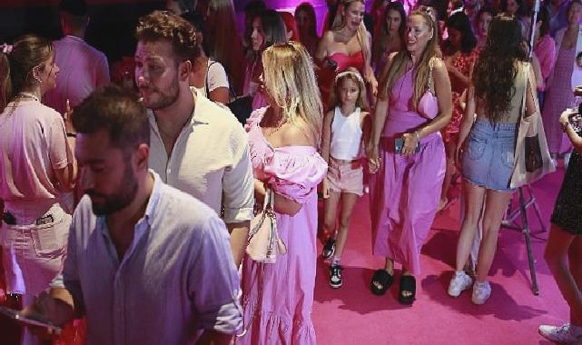 Barbie pembe dünyasının kapılarını görkemli bir gala ile açtı!