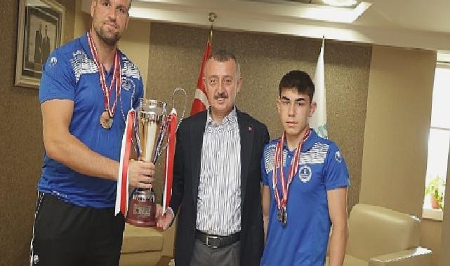 Başkan Büyükakın pehlivanları ağırladı