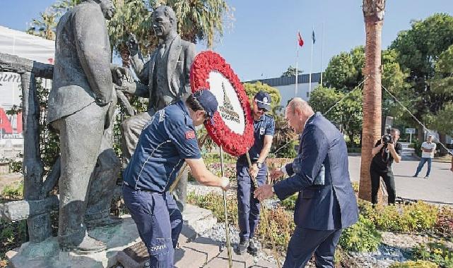 Başkan Soyer’den Ata’ya ve İnönü’ye saygı çelengi