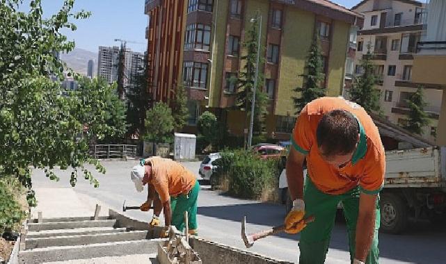 Çankaya’da merdivenli yol yapımı sürüyor 