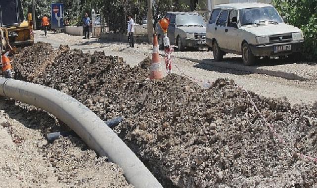 Finike merkezindeki eskiyen içme suyu boruları yenileniyor