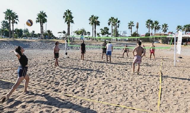 Antalya Büyükşehir’den Konyaaltı Plajı’na Ücretsiz Plaj Voleybol Sahaları