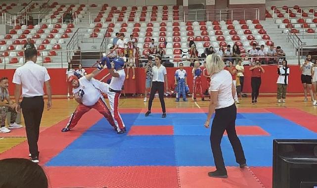 Bayraklılı sporculardan Kick Boks başarısı