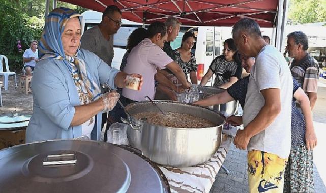 Çıralı Mahallesi’nde vatandaşlara aşure ikramı