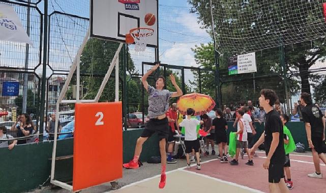 Gölcük sahilinde heyecan sırası sokak basketbolunda 