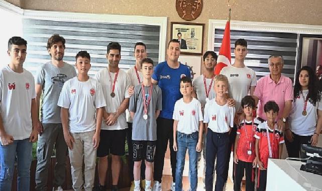 Kemer Belediyesi Kick Boks takımından Başkan Topaloğlu’na ziyaret