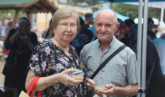 Kocaeli Büyükşehir’den esnaf ve vatandaşa aşure ikramı