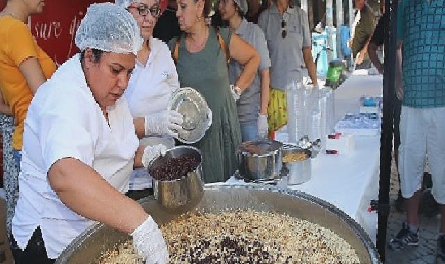 Konak’ta 5 Bin Kişiye Aşure