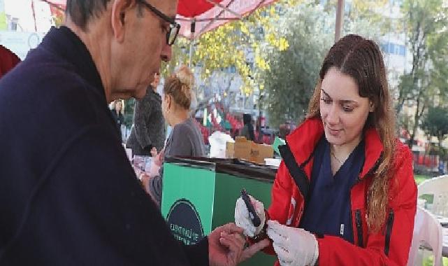 Gemlik Belediyesi, Dünya Diyabet Günü’nde Gemliklilerin kan şekerini ölçtü.