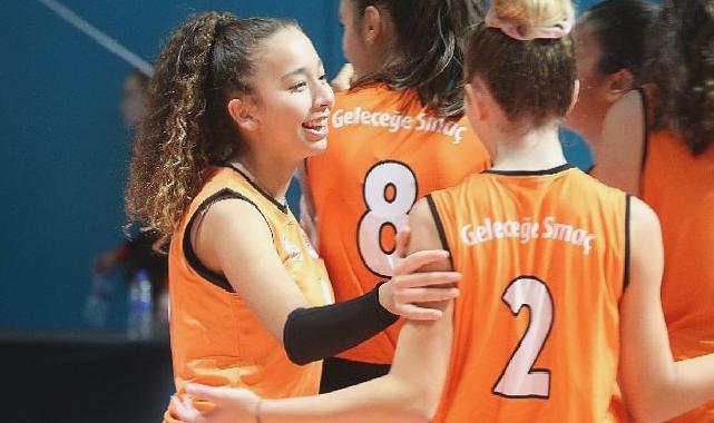 İlber Ortaylı, Eczacıbaşı Geleceğe Smaç  15. Gelişim Turnuvası’nda  Geleceğin Voleybolcularıyla Bir Araya Geldi