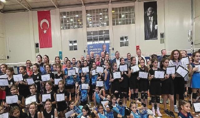 Voleybol Şenliği’nde 800 çocuk buluştu