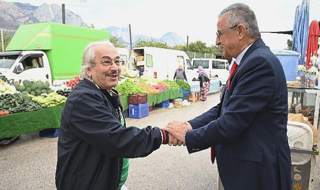 Başkan Topaloğlu’ndan pazar esnafına ziyaret