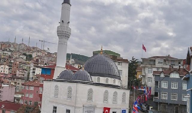 Yeniden inşa edilen Üsküdar Kıroğlu Cami ibadete açıldı