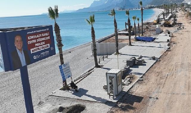 Antalya Konyaaltı Sahili’nde çalışmalar tam gaz
