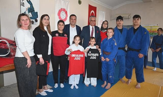 Kemer Belediyesi’nden judoculara malzeme desteği