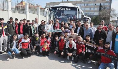 Sivas Belediye Başkanı Dr. Adem Uzun, deplasmanda oynanacak Trabzonspor-Sivasspor karşılaşması öncesi kırmızı beyazlı taraftarları Trabzon’a yolcu etti