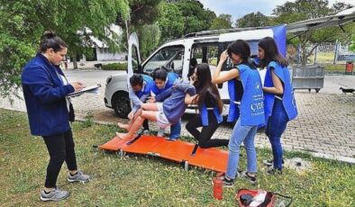 Büyükşehir’den gençlere “İlk Yardım Turnuvası” Gençler hayat kurtarmak için yarıştı