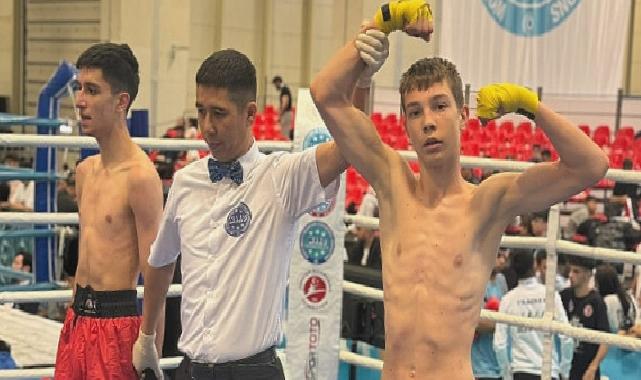 Efes Selçuk Belediyesi’nin desteğiyle 1. Uluslararası Akdeniz Kickboks Şampiyonası’na katılan Efes Selçuklu sporcular, büyük bir başarıyla ilçeye döndüler