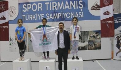 Nevşehir Belediyesi Gençlik ve Spor Kulübü sporcusu Belkıs Durmuş, Spor Tırmanış Küçükler Türkiye Şampiyonası’nda tüm rakiplerini geride bırakarak Türkiye Şampiyonu oldu.