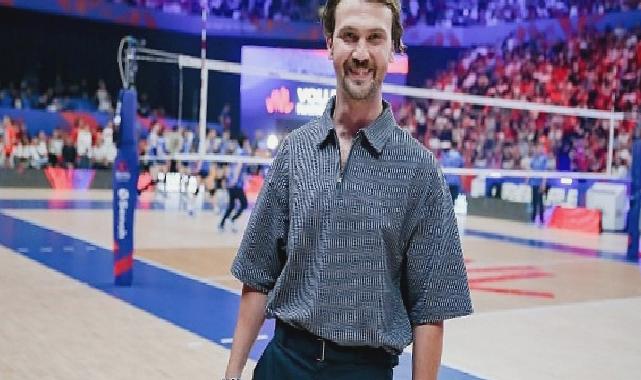 Ünlü Oyuncu Aras Bulut İynemli Voleybol Milletler Ligi’nde Filenin Sultanlarına Destek Verdi