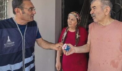 İzmir’de Emekli Dayanışma Kartı yüzleri güldürdü “Allah böyle başkanları hep var etsin”