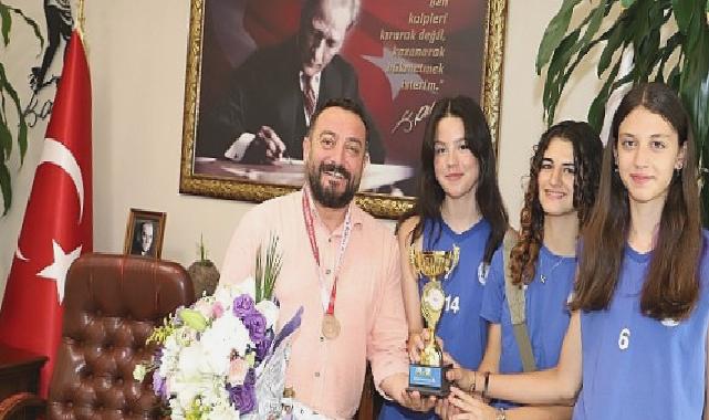 Başkan Turan; Kız voleybol takımımızın başarısını kutluyoruz