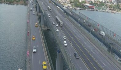 İstanbul Büyükşehir Belediyesi Haliç Köprüsü metrobüs yolundaki asfalt yenileme çalışmasını bitirdi